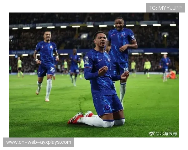 切尔西任意球套路再现经典：足球场上的巧妙瞬间